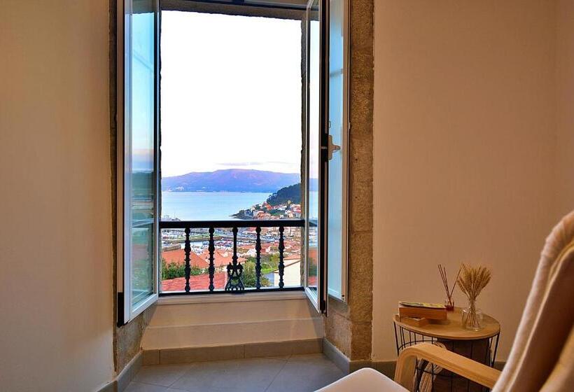 Casa En Muros Con Preciosas Vistas Al Mar