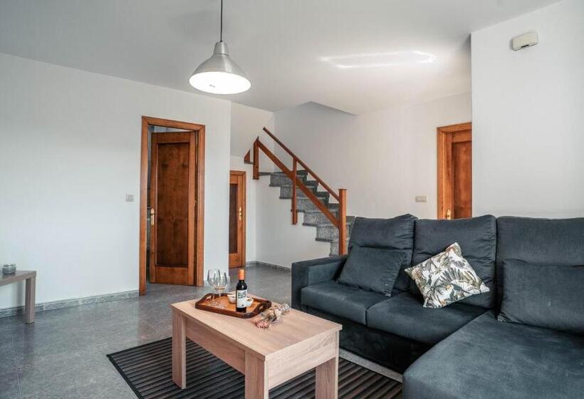 Casa En Muros Con Preciosas Vistas Al Mar