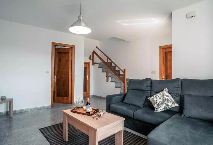 Casa En Muros Con Preciosas Vistas Al Mar