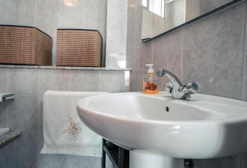 Casa En Muros Con Preciosas Vistas Al Mar