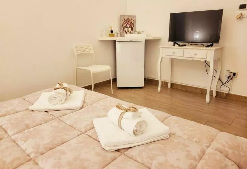 ペンション La Perla Di Noto