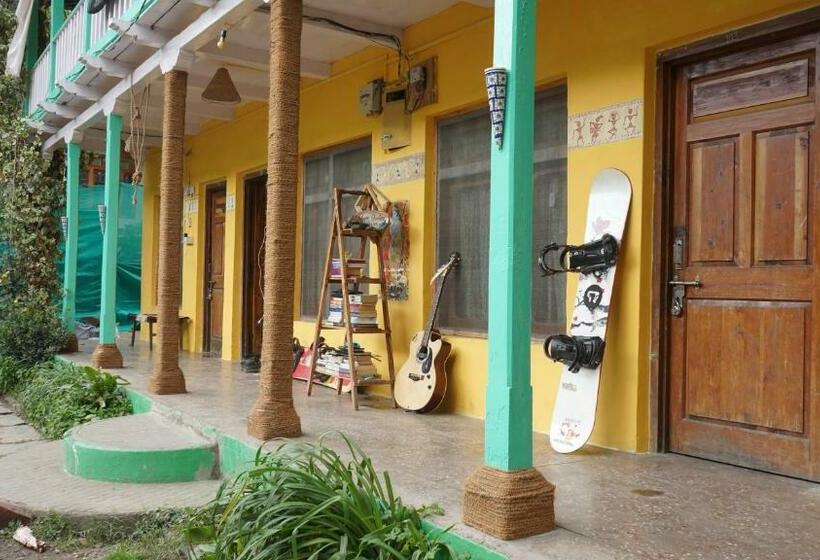 旅馆 Yaarana Stay & Cafe, Vashisht, Manali