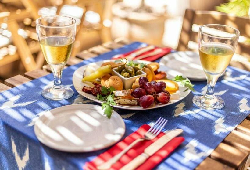 Can Busquets Apartahotel 1