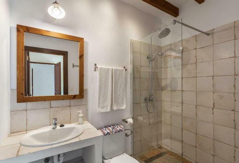 Can Busquets Apartahotel 1