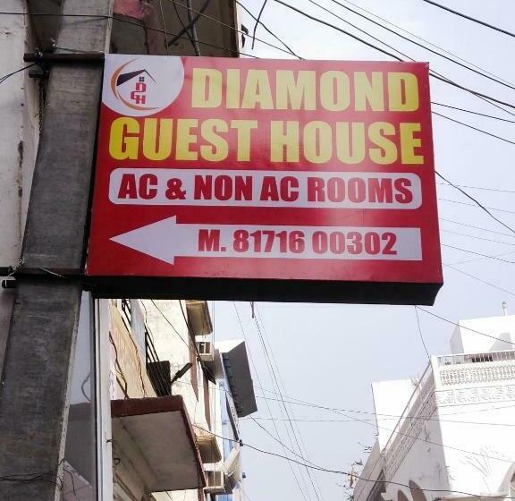 בית מלון כפרי Oyo 87137 Diamond Guest House