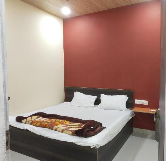 בית מלון כפרי Oyo 87137 Diamond Guest House