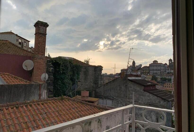 Lost Inn Porto Hostel