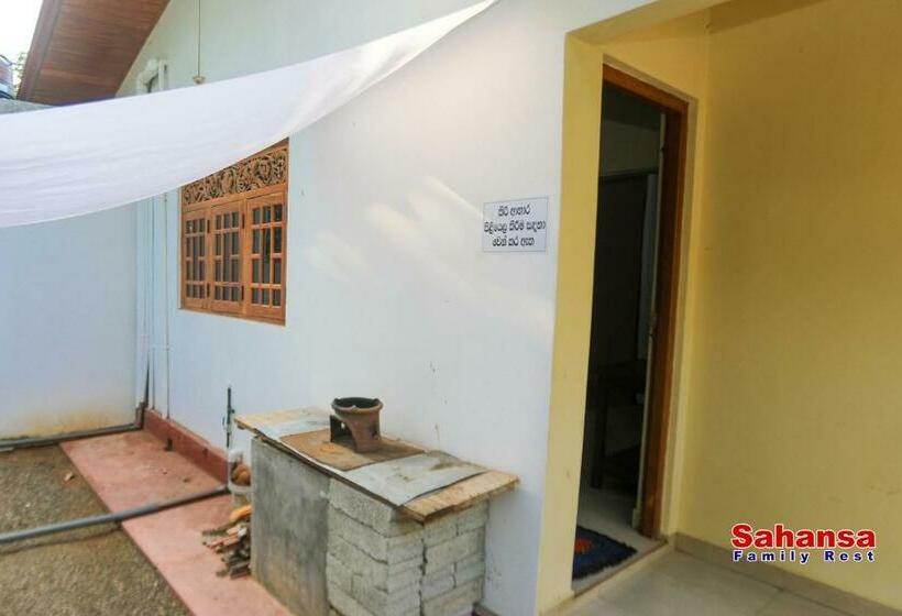 פנסיון Sahansa Family Rest