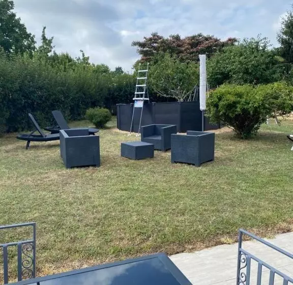 Plain Pied Climatisé Piscine Idéalement Situé