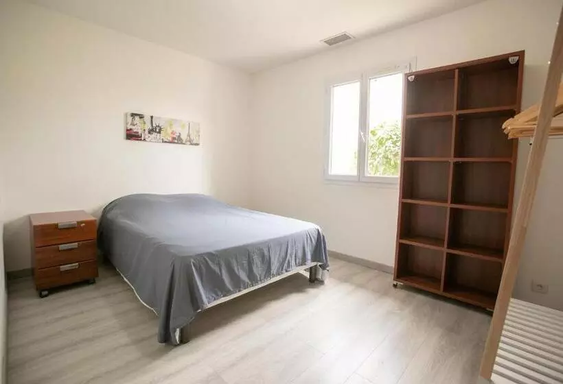 Plain Pied Climatisé Piscine Idéalement Situé