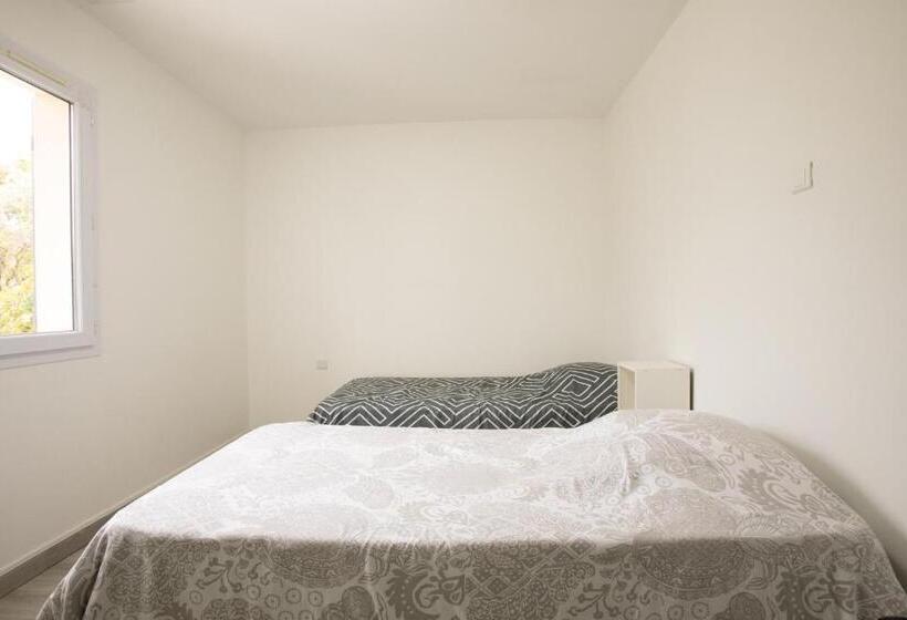 Plain Pied Climatisé Piscine Idéalement Situé