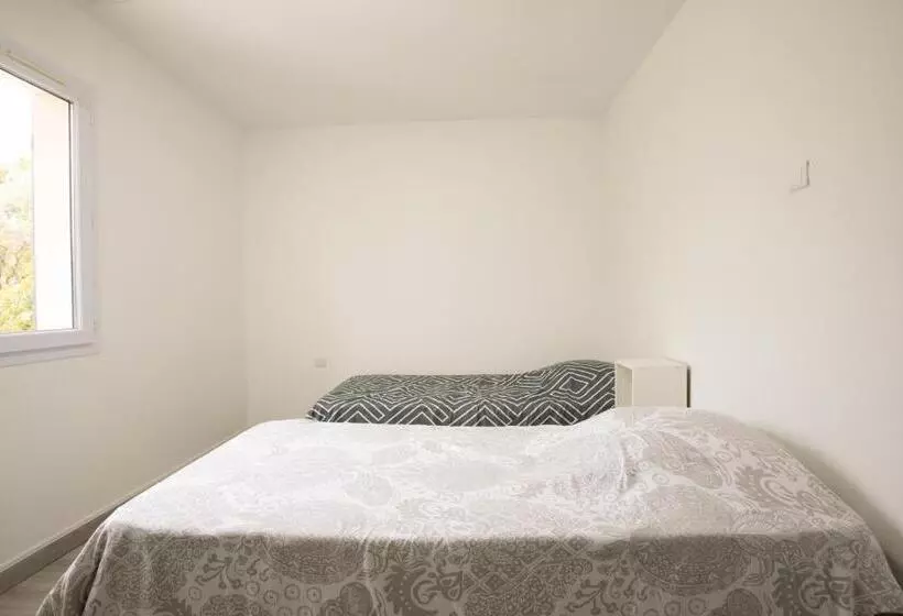 Plain Pied Climatisé Piscine Idéalement Situé