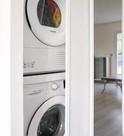 Plain Pied Climatisé Piscine Idéalement Situé