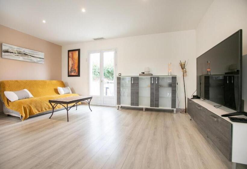 Plain Pied Climatisé Piscine Idéalement Situé