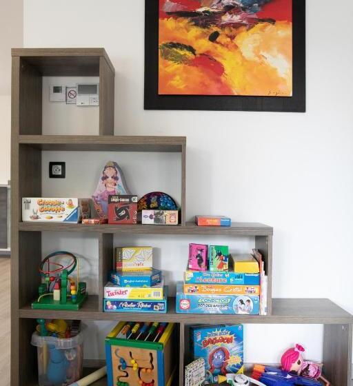 Plain Pied Climatisé Piscine Idéalement Situé