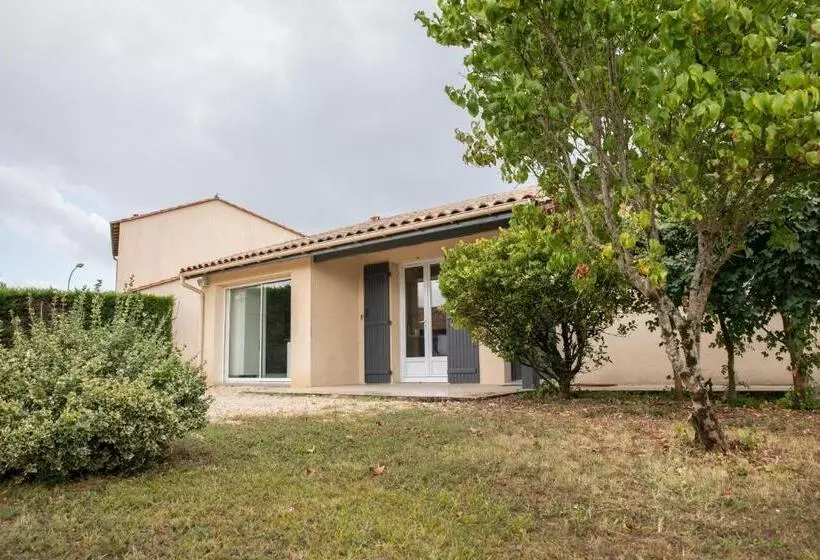 Plain Pied Climatisé Piscine Idéalement Situé