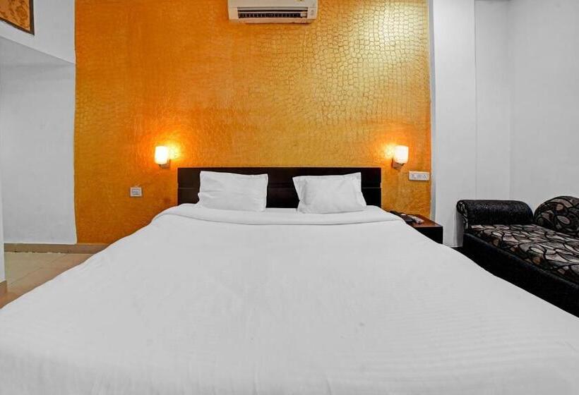 Capital O Convivial Hotel Amit Regency