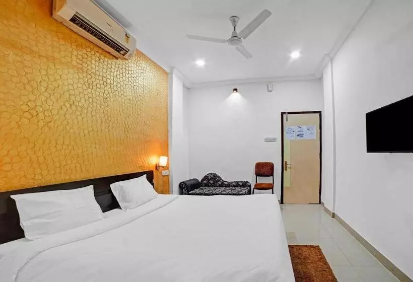 Capital O Convivial Hotel Amit Regency