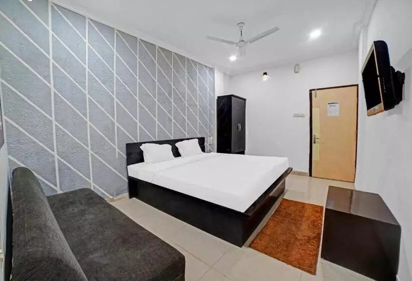 Capital O Convivial Hotel Amit Regency