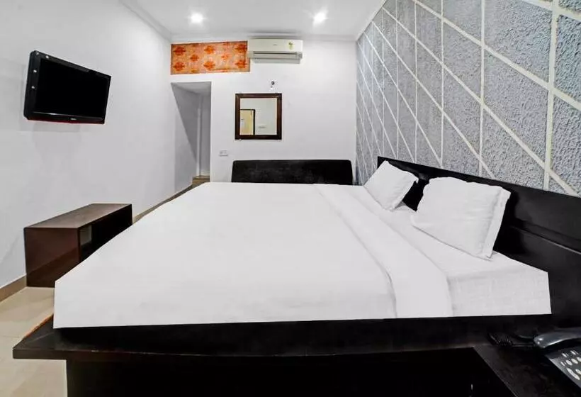 Capital O Convivial Hotel Amit Regency