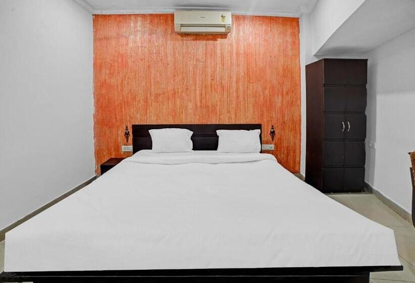 Capital O Convivial Hotel Amit Regency