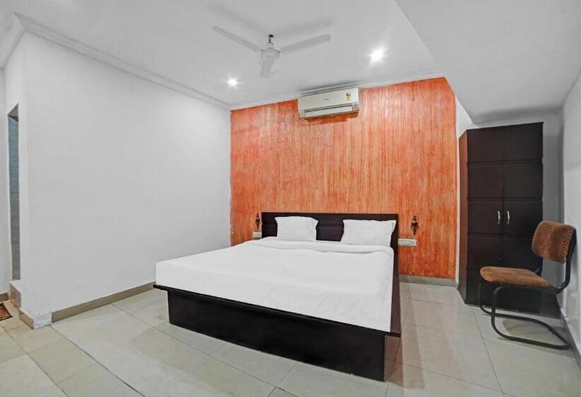 Capital O Convivial Hotel Amit Regency