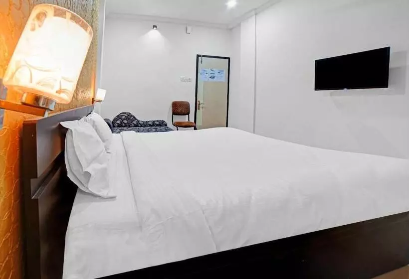 Capital O Convivial Hotel Amit Regency