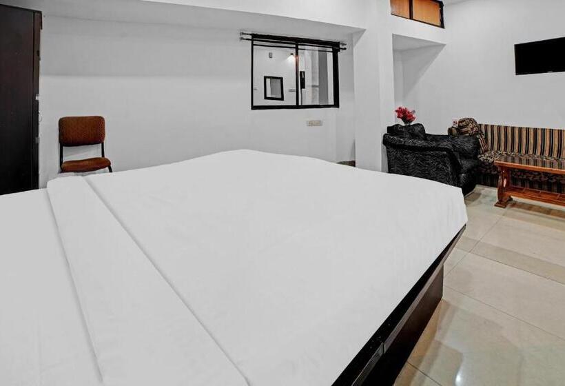 Capital O Convivial Hotel Amit Regency