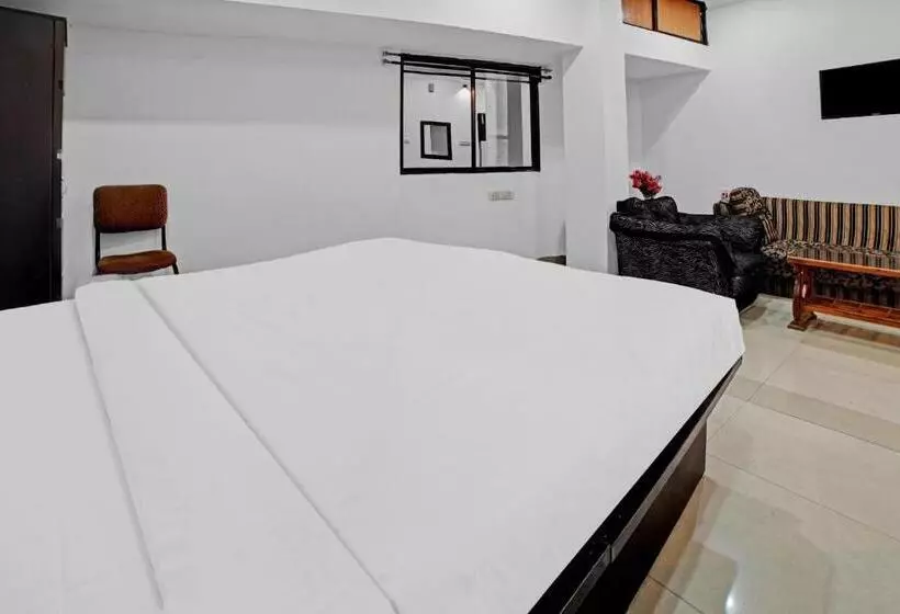 Capital O Convivial Hotel Amit Regency