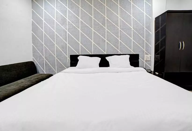 Capital O Convivial Hotel Amit Regency