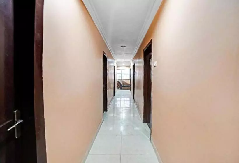 Capital O Convivial Hotel Amit Regency