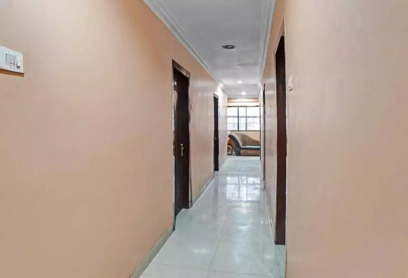Capital O Convivial Hotel Amit Regency