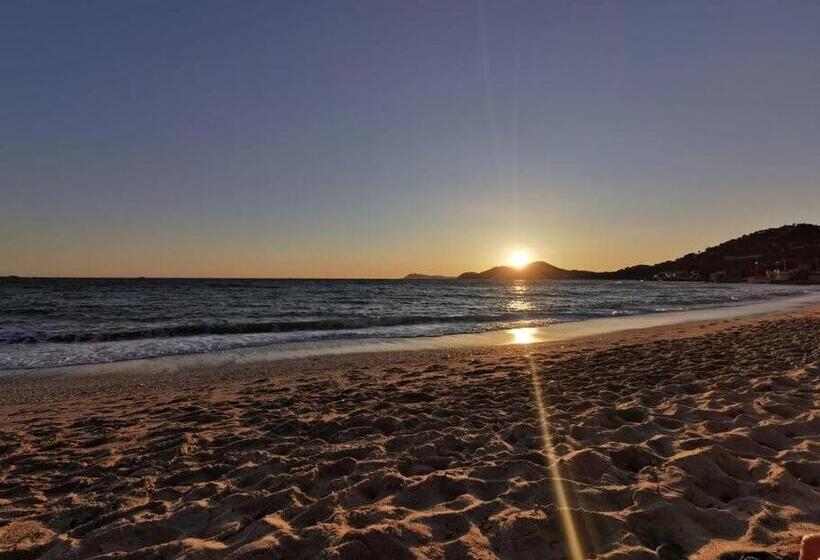 Charmant Studio Neuf à 150m De La Mer