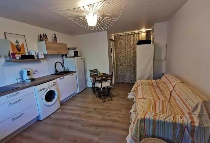 Charmant Studio Neuf à 150m De La Mer