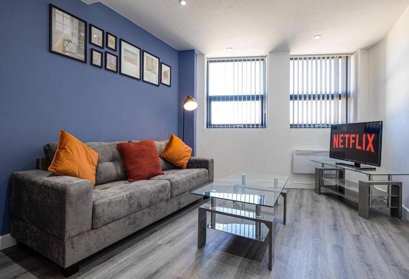 Entire 1 Bed Apt In The Centre Of Stockport