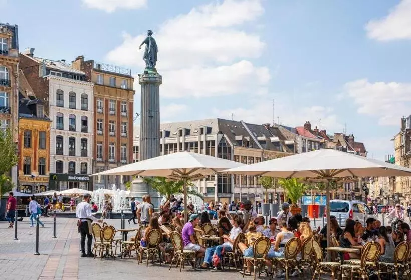 Europe/flandres Stations Apartment With Balcony!