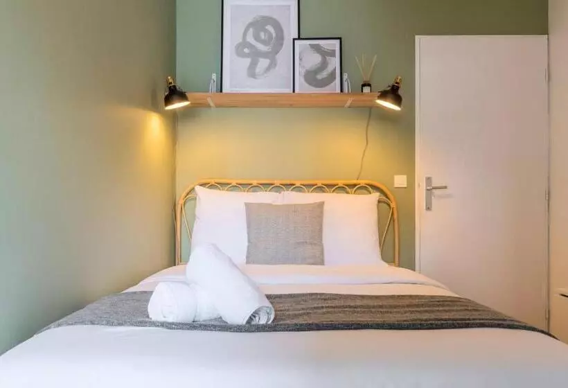 Europe/flandres Stations Apartment With Balcony!