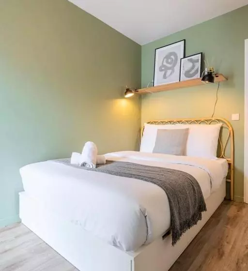 Europe/flandres Stations Apartment With Balcony!