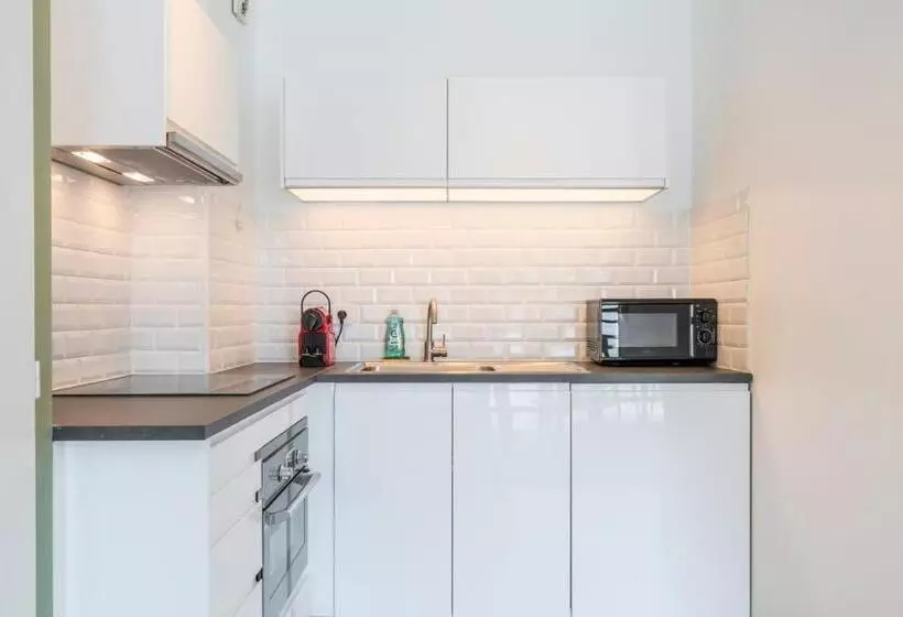 Europe/flandres Stations Apartment With Balcony!