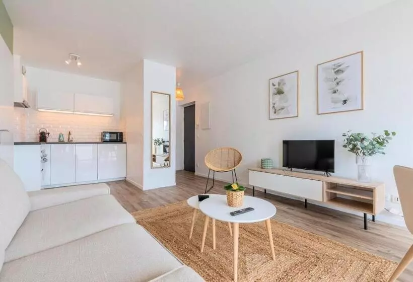 Europe/flandres Stations Apartment With Balcony!