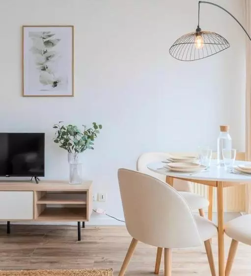 Europe/flandres Stations Apartment With Balcony!