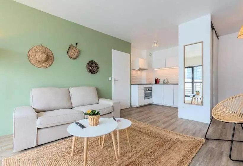 Europe/flandres Stations Apartment With Balcony!
