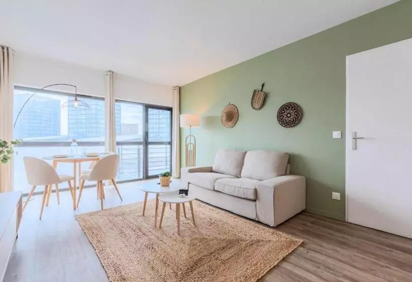 Europe/flandres Stations Apartment With Balcony!