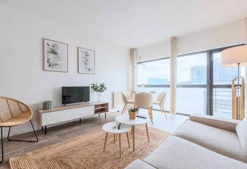Europe/flandres Stations Apartment With Balcony!