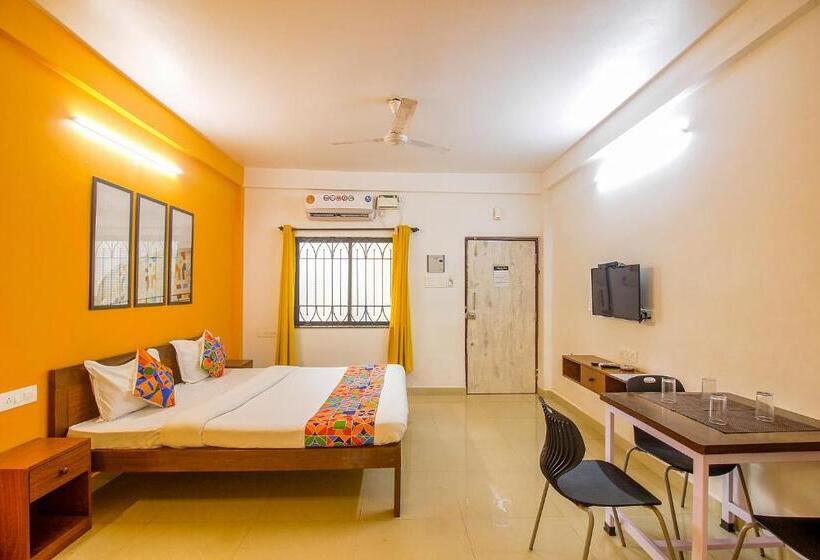 בית מלון כפרי Fabescape Sk Studios With Pool & Gym, Arpora