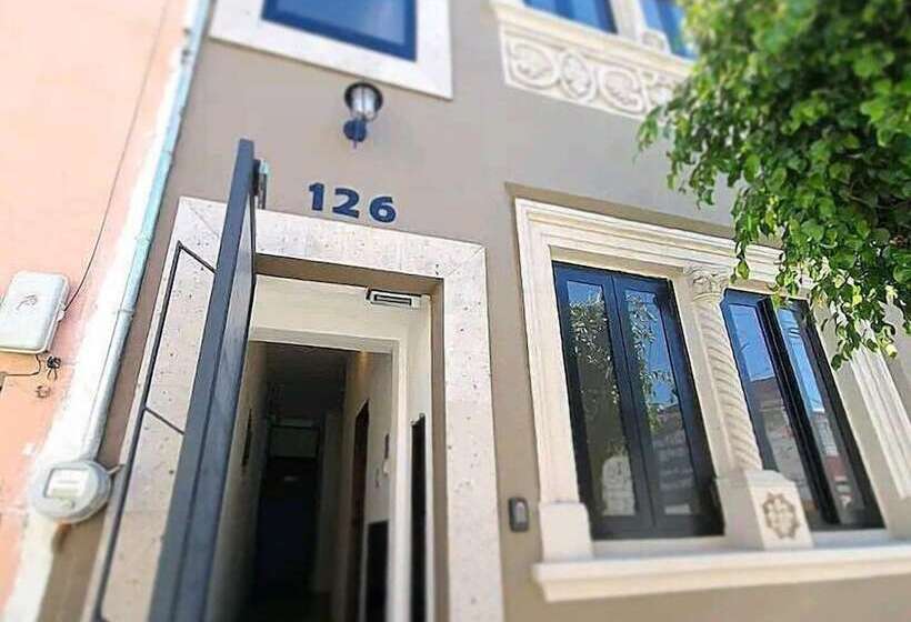 هتل La Casa Mia Leon