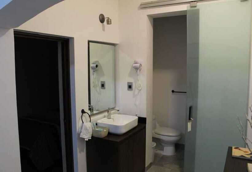 هتل La Casa Mia Leon