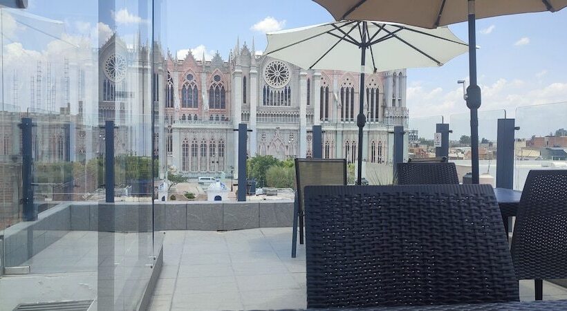 هتل La Casa Mia Leon