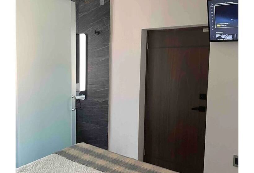 هتل La Casa Mia Leon