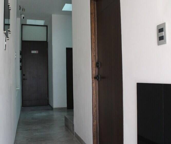 هتل La Casa Mia Leon